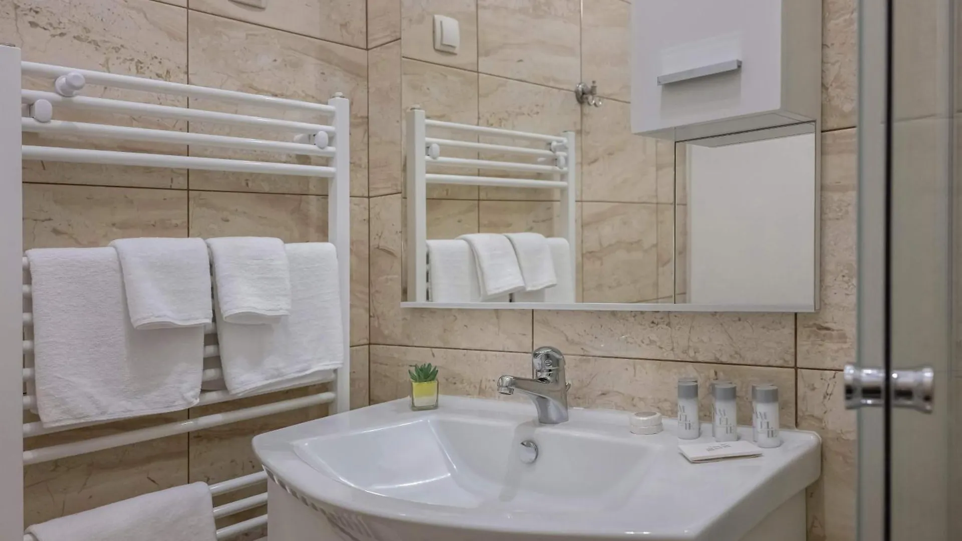 Villa Klaric Apartments ロヴラン