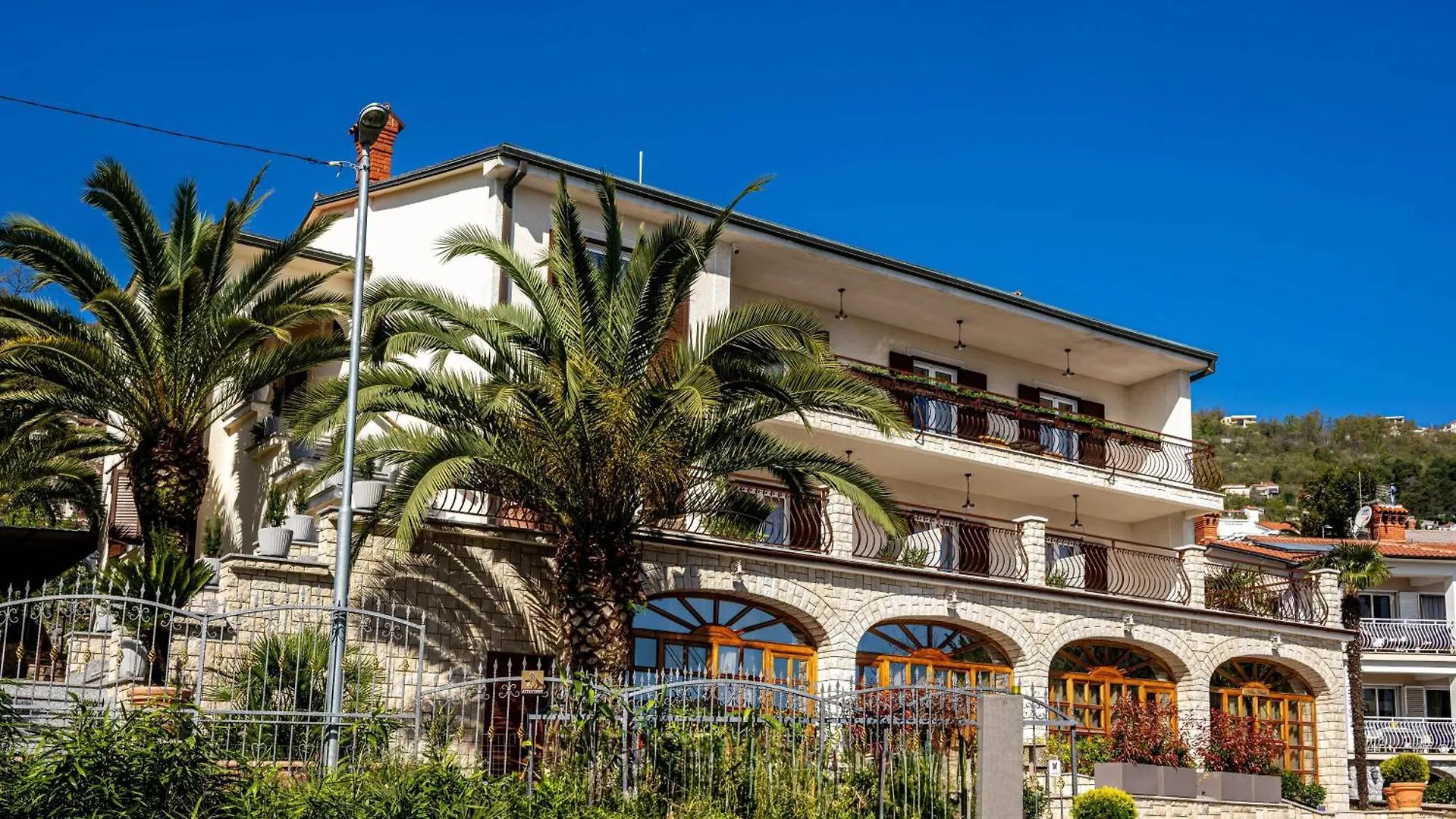 Villa Klaric Apartments ロヴラン